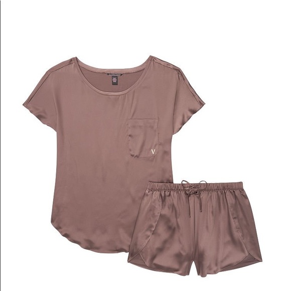 Victoria's Secret Other - Victoria’s Secret Oversized T-Shirt & Petal PJ Short Set Brown Medium NEW